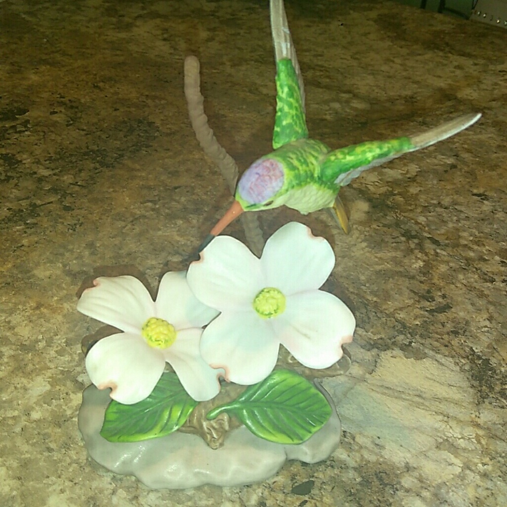 Beautiful ceramic humming bird piece